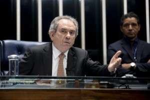 Plenário do Senado Federal durante sessão deliberativa extraordinária. À mesa, senador Raimundo Lira (PMDB-PB). Foto:  Jefferson Rudy/Agência Senado