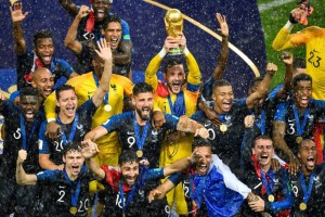 France's goalkeeper Hugo Lloris holds the trophy as he celebrates with teammates during the trophy ceremony at the end of the Russia 2018 World Cup final football match between France and Croatia at the Luzhniki Stadium in Moscow on July 15, 2018. / AFP PHOTO / Alexander NEMENOV / RESTRICTED TO EDITORIAL USE - NO MOBILE PUSH ALERTS/DOWNLOADS