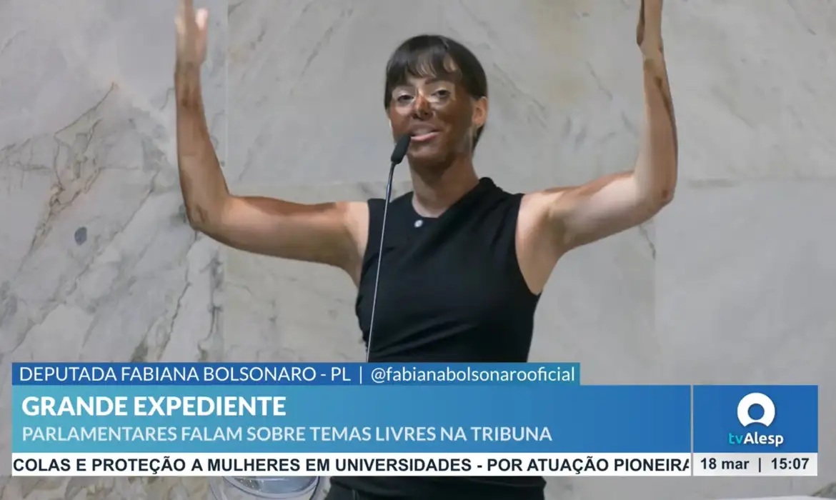 Deputados pedem cassação de Fabiana Bolsonaro por blackface na Assembléia Legislativa de São Paulo