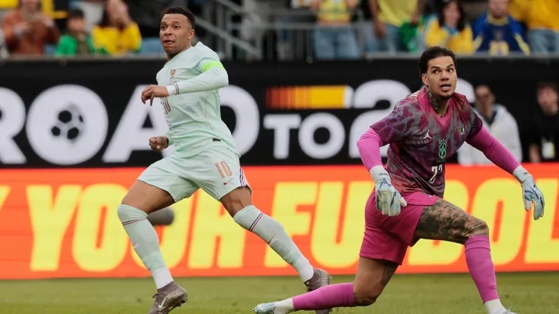 França vence Brasil por 2 a 1 mesmo com um jogador a menos em amistoso nos Estados Unidos