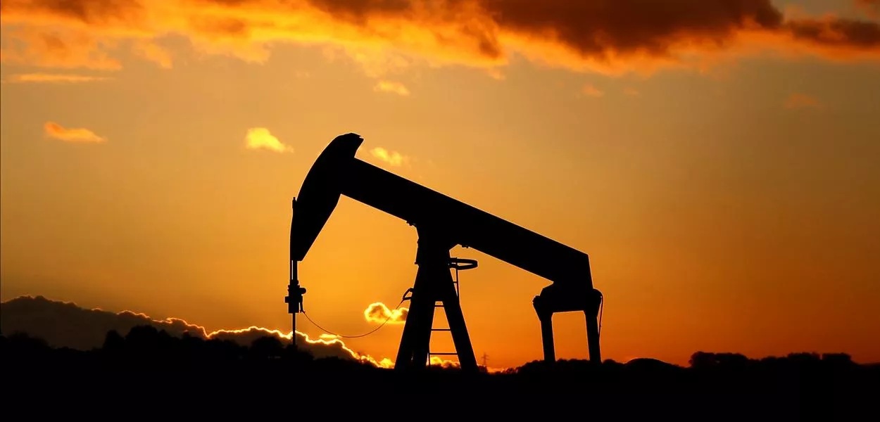 Barril de petróleo dispara acima de US$ 116 com intensificação da guerra de EUA e Israel contra Irã