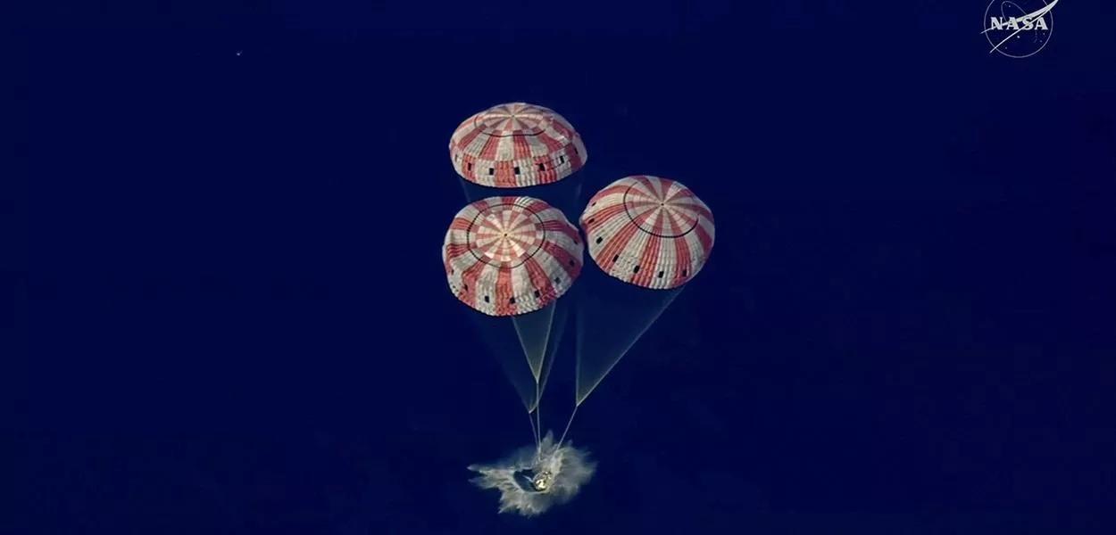 Tripulação da Artemis 2 volta à Terra após jornada histórica. Cápsula Orion pousa no oceano Pacífico