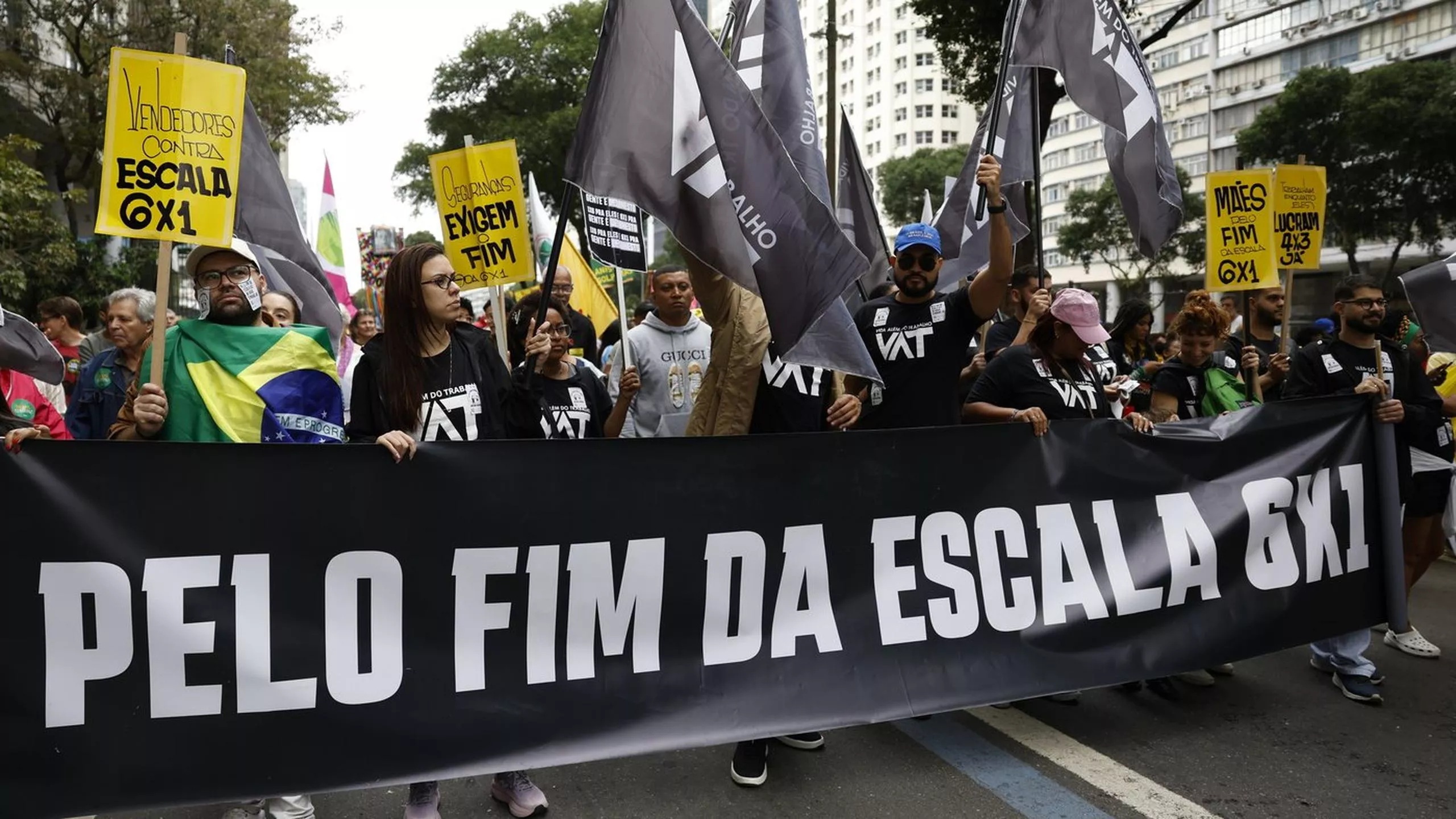 Fim da escala 6×1 tem apoio de 71% dos brasileiros, mostra pesquisa Real Time Big Data