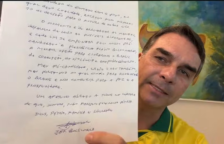 Após carta, Flávio Bolsonaro está proibido de visitar o pai por 90 dias, decide Alexandre de Moraes