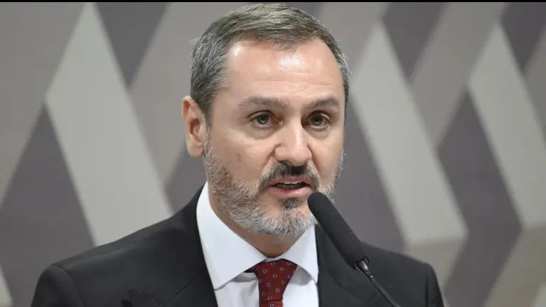 Onze, dos quinze diretores da PF colocam cargos à disposição e manifestam ‘total apoio’ a Andrei Rodrigues após afastamento